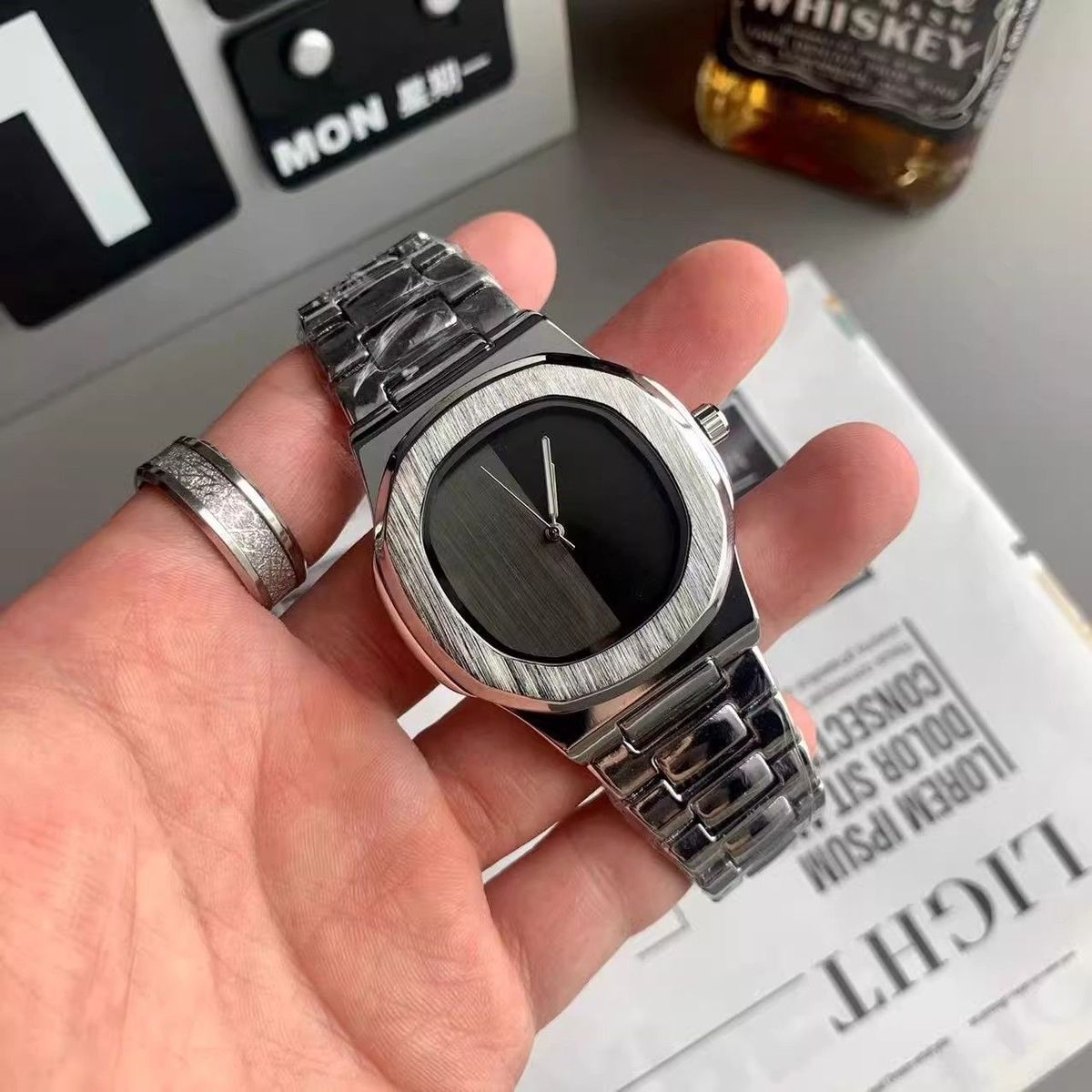 Custom Logo Men's Quartz Watch - Luxury Watch Logo ulasan dan harga